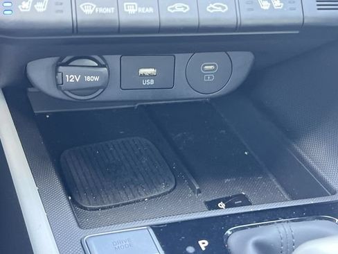 Certified 2025 Hyundai Elantra Limited FWD image 24