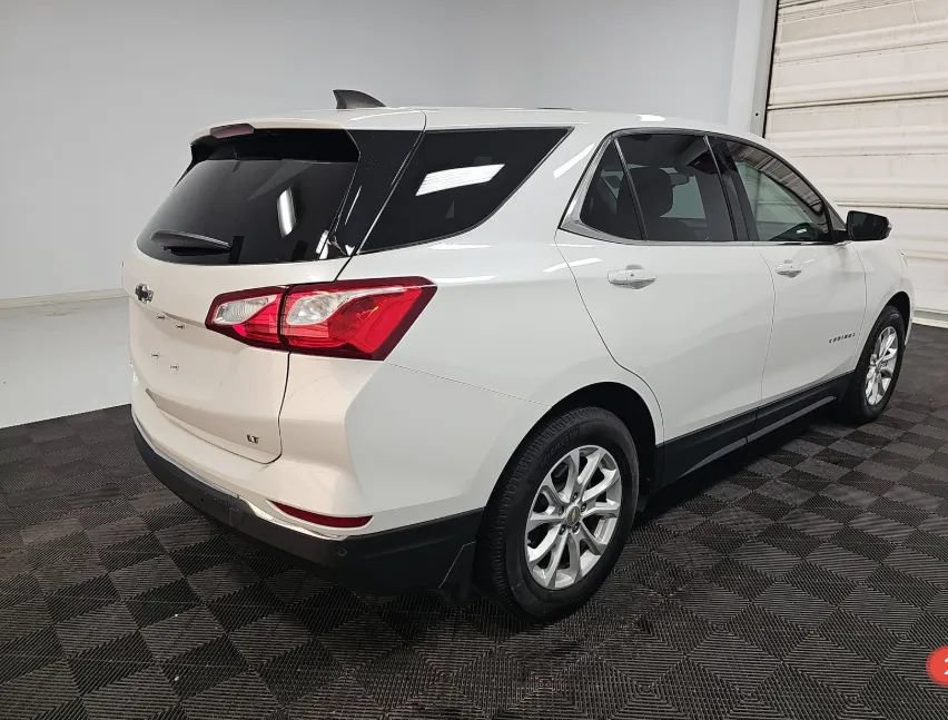 Used 2018 Chevrolet Equinox LT FWD image 2