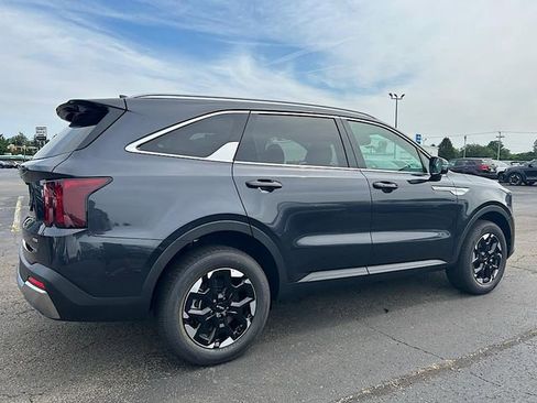 New 2025 Kia Sorento S image 5