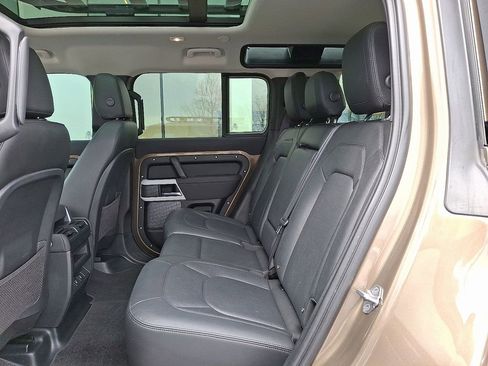 Used 2023 Land Rover Defender 110 S image 10