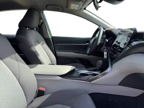 Used 2021 Toyota Camry LE image 17