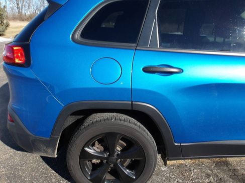 Used 2017 Jeep Cherokee Sport w/ Cold Weather Group image 33