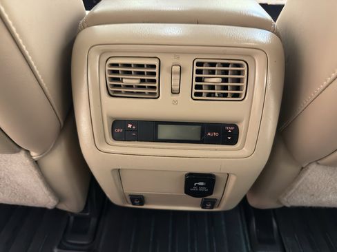 Used 2017 Nissan Pathfinder Platinum AWD/4WD image 26