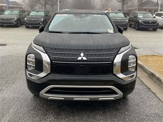 Used 2024 Mitsubishi Outlander SE video 2