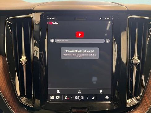 Used 2024 Volvo XC60 B5 Plus image 23