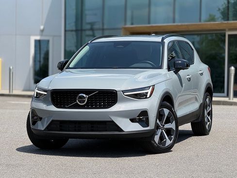 Certified 2026 Volvo XC40 B5 Plus AWD/4WD image 1