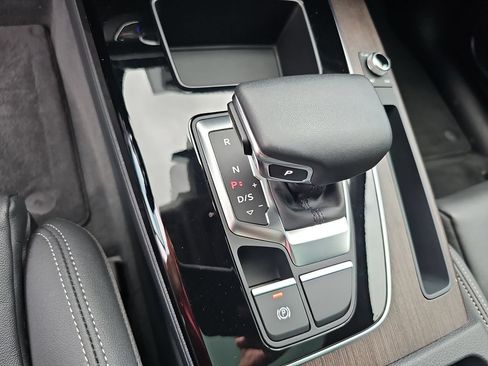 Used 2024 Audi Q5 e Premium w/ Convenience Package AWD/4WD image 20