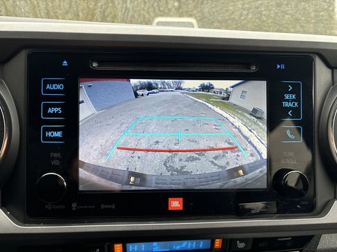 Used 2017 Toyota Tacoma TRD Off-Road image 26