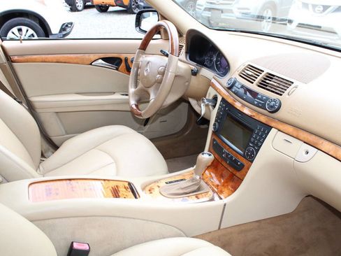 Used 2009 Mercedes-Benz E 350 4MATIC Wagon image 12