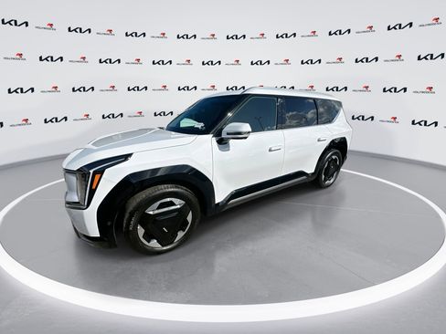 Certified 2026 Kia EV9 Land image 4