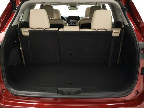 Used 2024 Toyota Highlander XLE AWD/4WD image 22