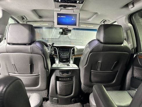 Used 2017 Cadillac Escalade Luxury AWD/4WD image 35