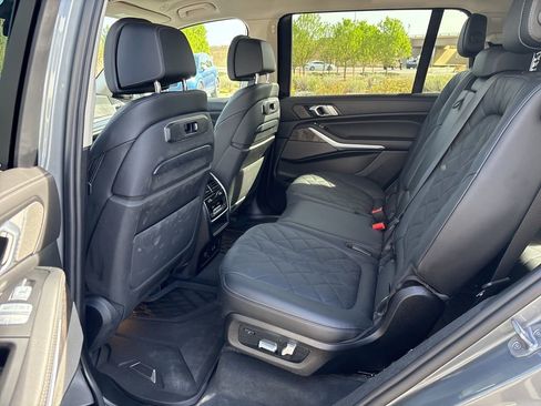Used 2024 BMW X7 xDrive40i w/ Premium Package image 11
