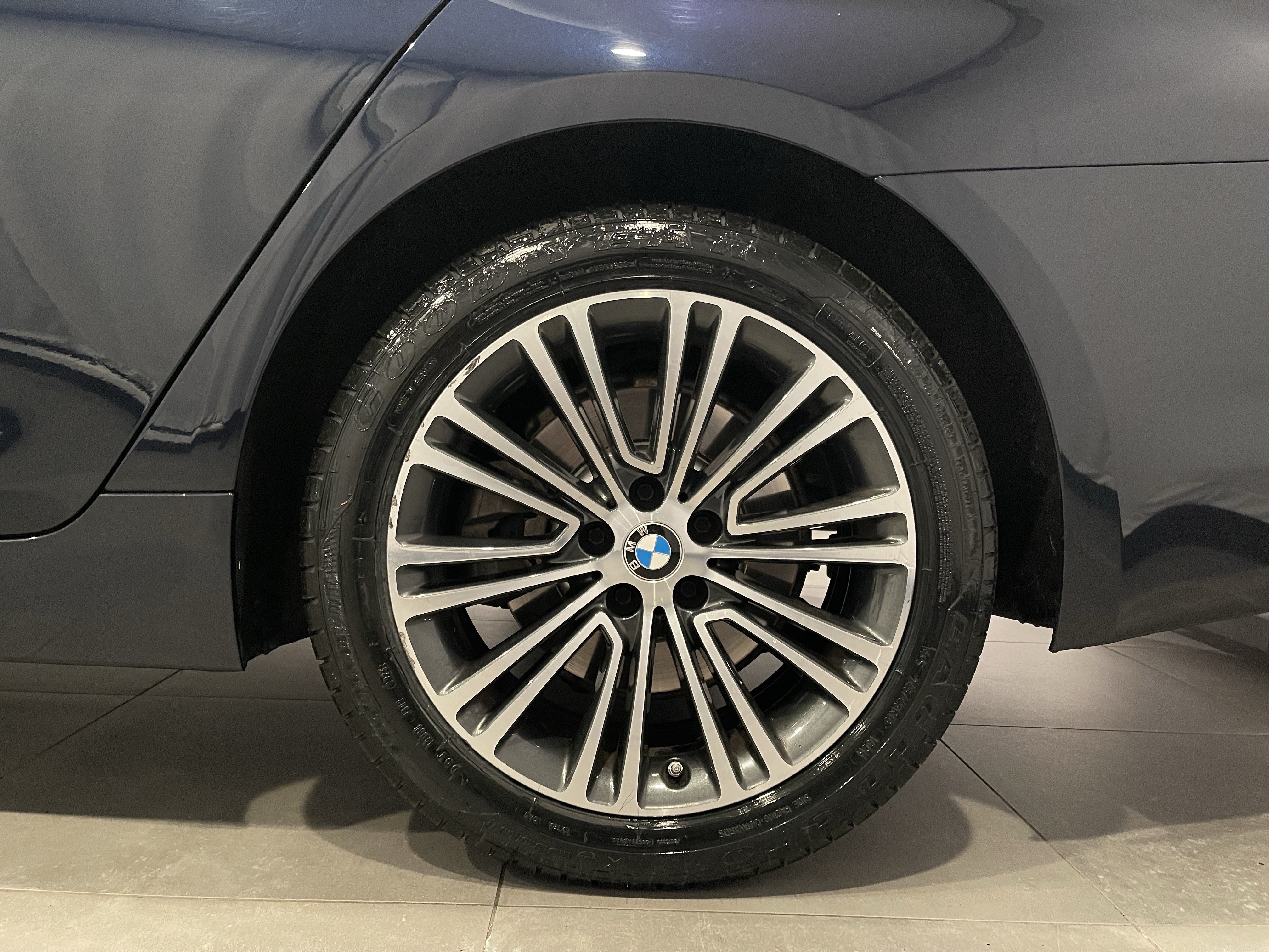 Used 2020 BMW 530i xDrive w/ Convenience Package AWD/4WD image 8