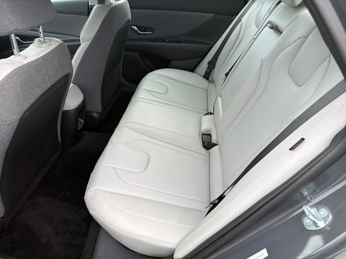Used 2025 Hyundai Elantra Limited FWD image 13