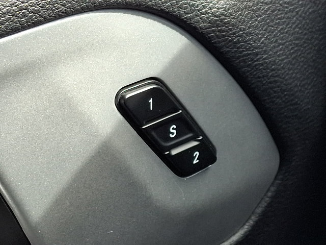 Used 2025 Chrysler Pacifica Limited FWD image 25