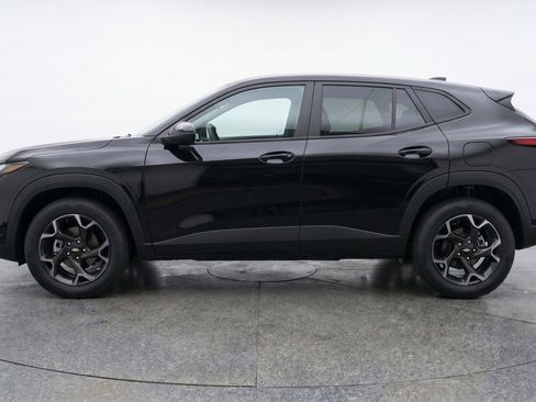 Used 2025 Chevrolet Trax LT FWD image 5