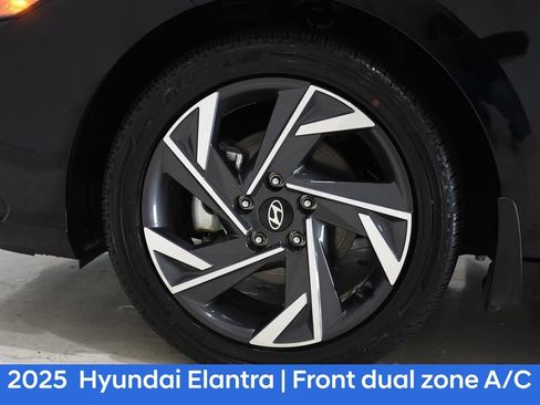 Used 2025 Hyundai Elantra Limited FWD image 7