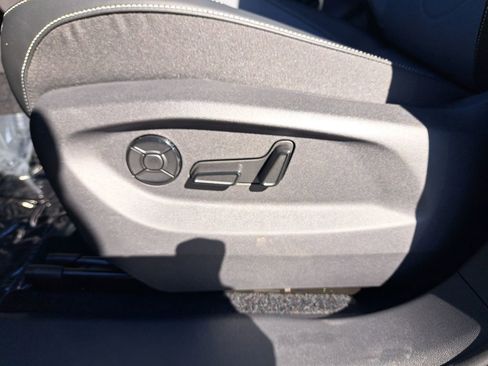 New 2026 Volkswagen Tiguan SE AWD/4WD image 34
