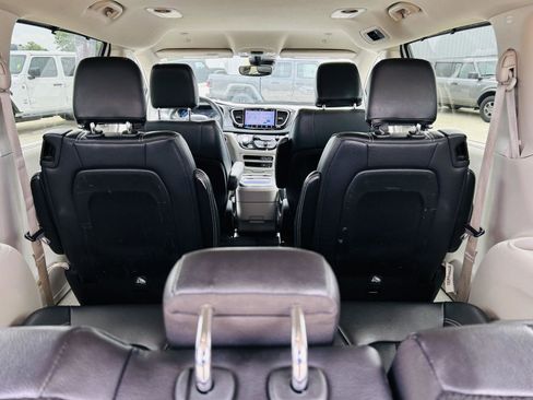 Used 2022 Chrysler Pacifica Touring-L FWD image 29