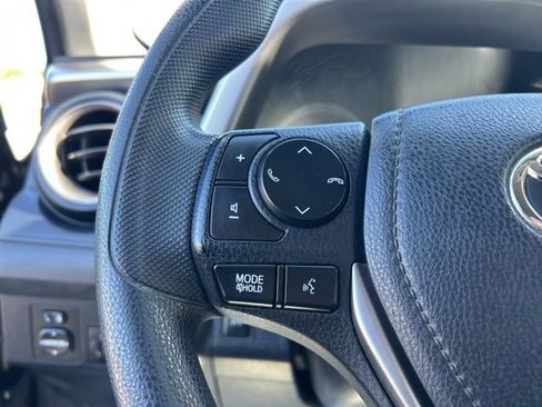 Used 2018 Toyota RAV4 LE w/ All Weather Liner Package AWD/4WD image 18