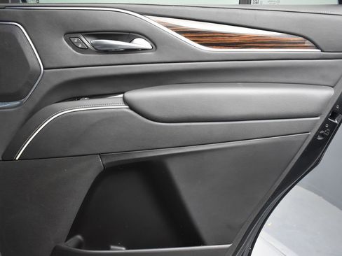 Used 2021 Cadillac Escalade Premium Luxury image 32