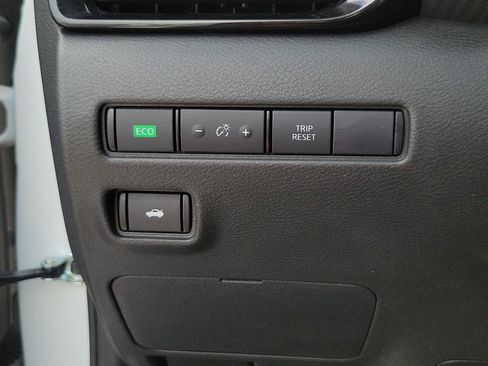 Used 2024 Nissan Sentra SV FWD image 13