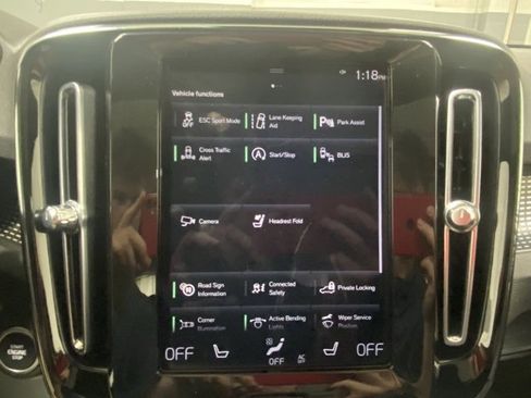 Used 2021 Volvo XC40 T5 R-Design w/ Climate Package image 21