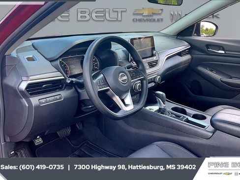 Used 2025 Nissan Altima 2.5 SV image 12