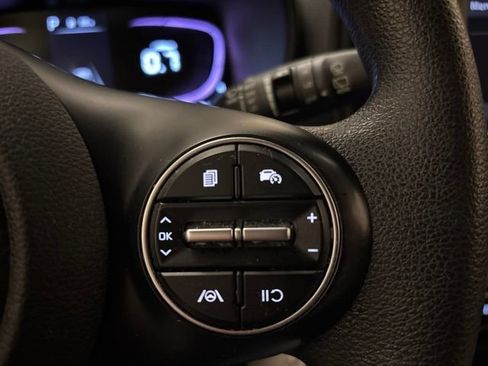 Certified 2023 Kia Soul LX w/ LX Technology Package FWD image 15