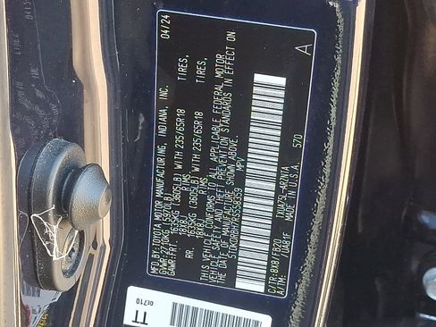 Certified 2024 Toyota Highlander AWD image 28