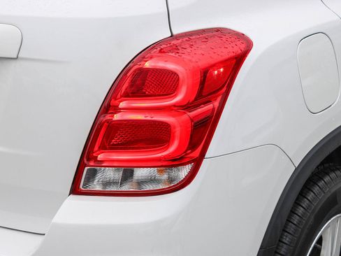 Used 2022 Chevrolet Trax LT w/ LT Convenience Package image 10