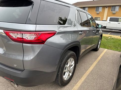Used 2020 Chevrolet Traverse LT w/ Driver Confidence II Package AWD/4WD image 3