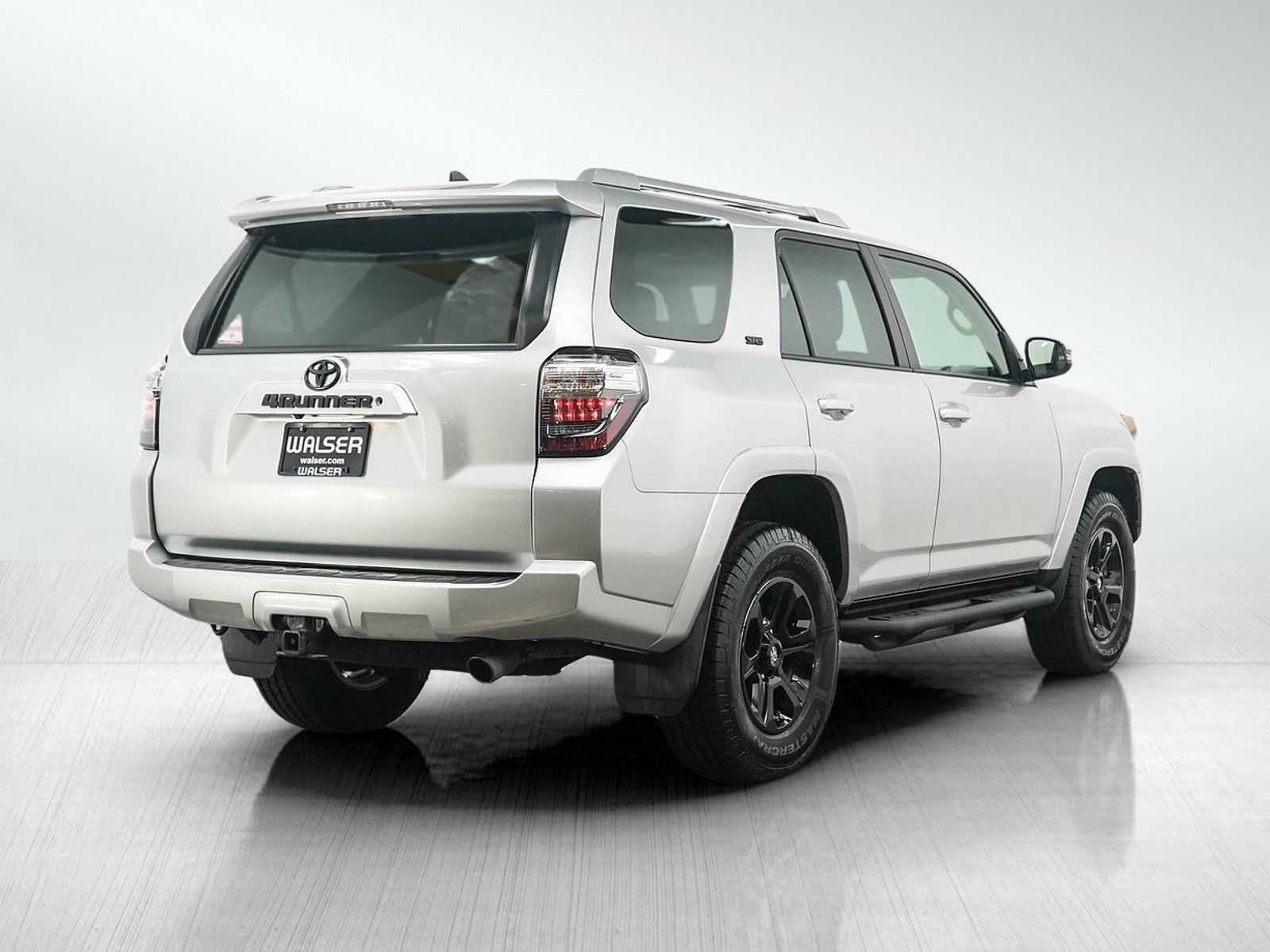 Used 2016 Toyota 4Runner SR5 Premium AWD/4WD image 5
