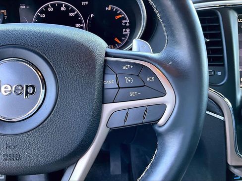 Used 2017 Jeep Grand Cherokee Overland image 25