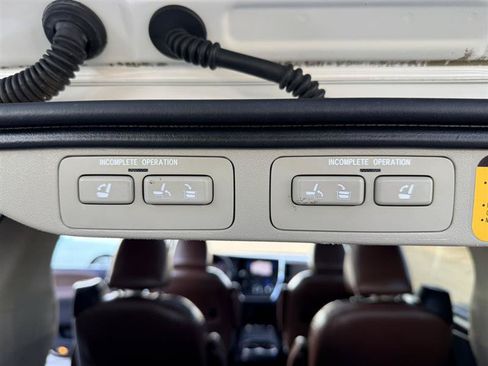 Used 2015 Toyota Sienna Limited Premium FWD image 20