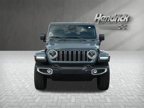 Used 2025 Jeep Wrangler Unlimited Sahara AWD/4WD image 3