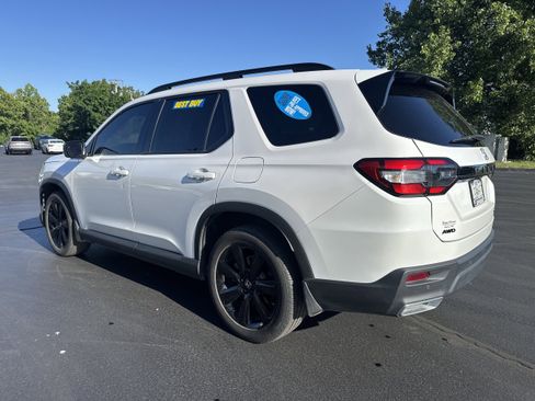 Used 2025 Honda Pilot Black Edition image 3