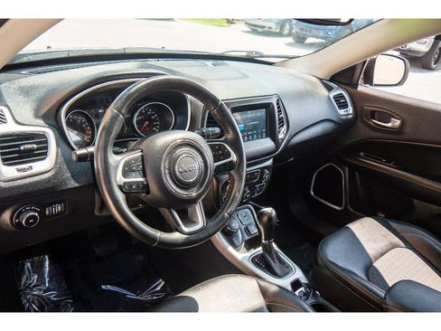 Used 2019 Jeep Compass Latitude w/ Cold Weather Group AWD/4WD image 13