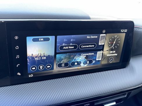 Certified 2025 Nissan Kicks SR FWD image 11