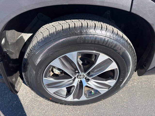 Used 2020 Toyota Highlander XLE AWD/4WD image 14