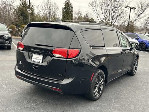 Used 2020 Chrysler Pacifica Touring-L w/ Advanced Safetytec Group image 4