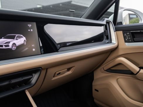 New 2025 Porsche Cayenne E-Hybrid Coupe AWD/4WD image 31
