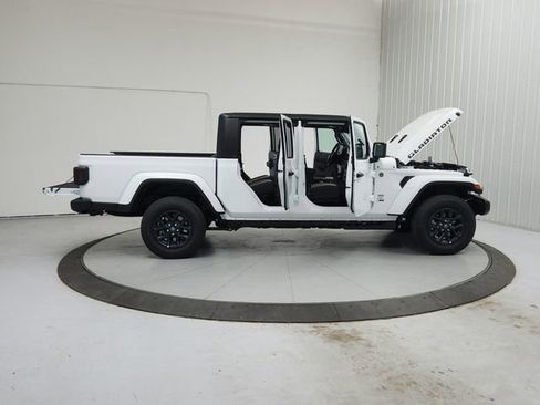 New 2026 Jeep Gladiator Mojave AWD/4WD image 16