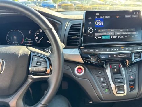 Used 2025 Honda Odyssey EX-L image 18
