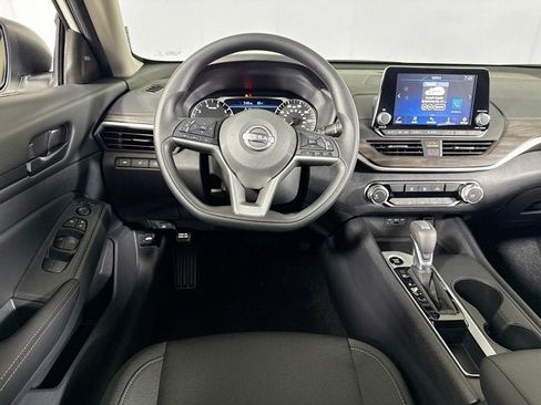 New 2026 Nissan Altima 2.5 SV FWD image 17