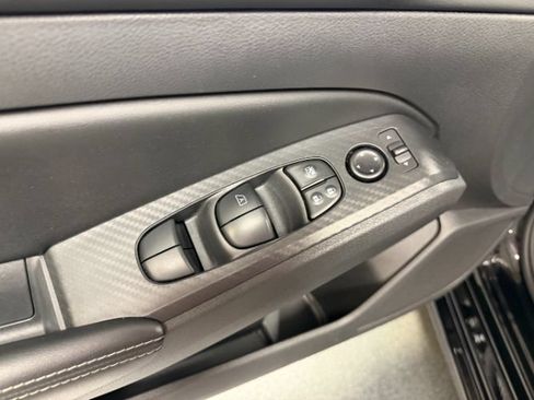 Used 2025 Nissan Altima 2.5 SV FWD image 9