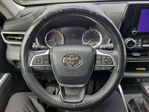 Used 2023 Toyota Highlander XLE FWD image 19