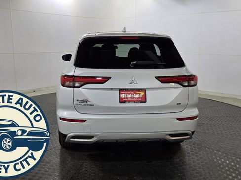 Used 2022 Mitsubishi Outlander SE image 6