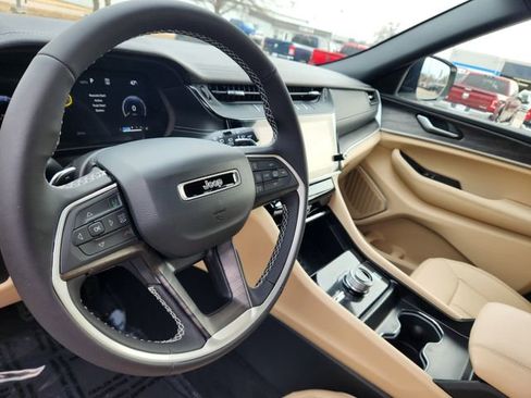 New 2026 Jeep Grand Cherokee Limited w/ Luxury Tech Group II AWD/4WD image 12